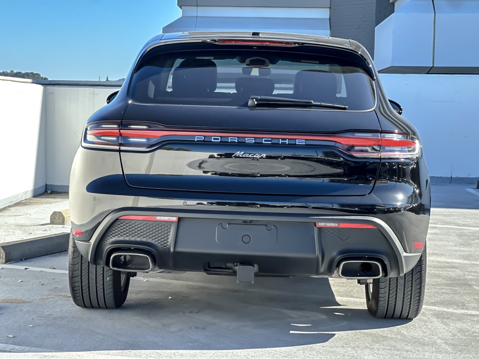 Certified 2023 Porsche Macan AWD/4WD image 8