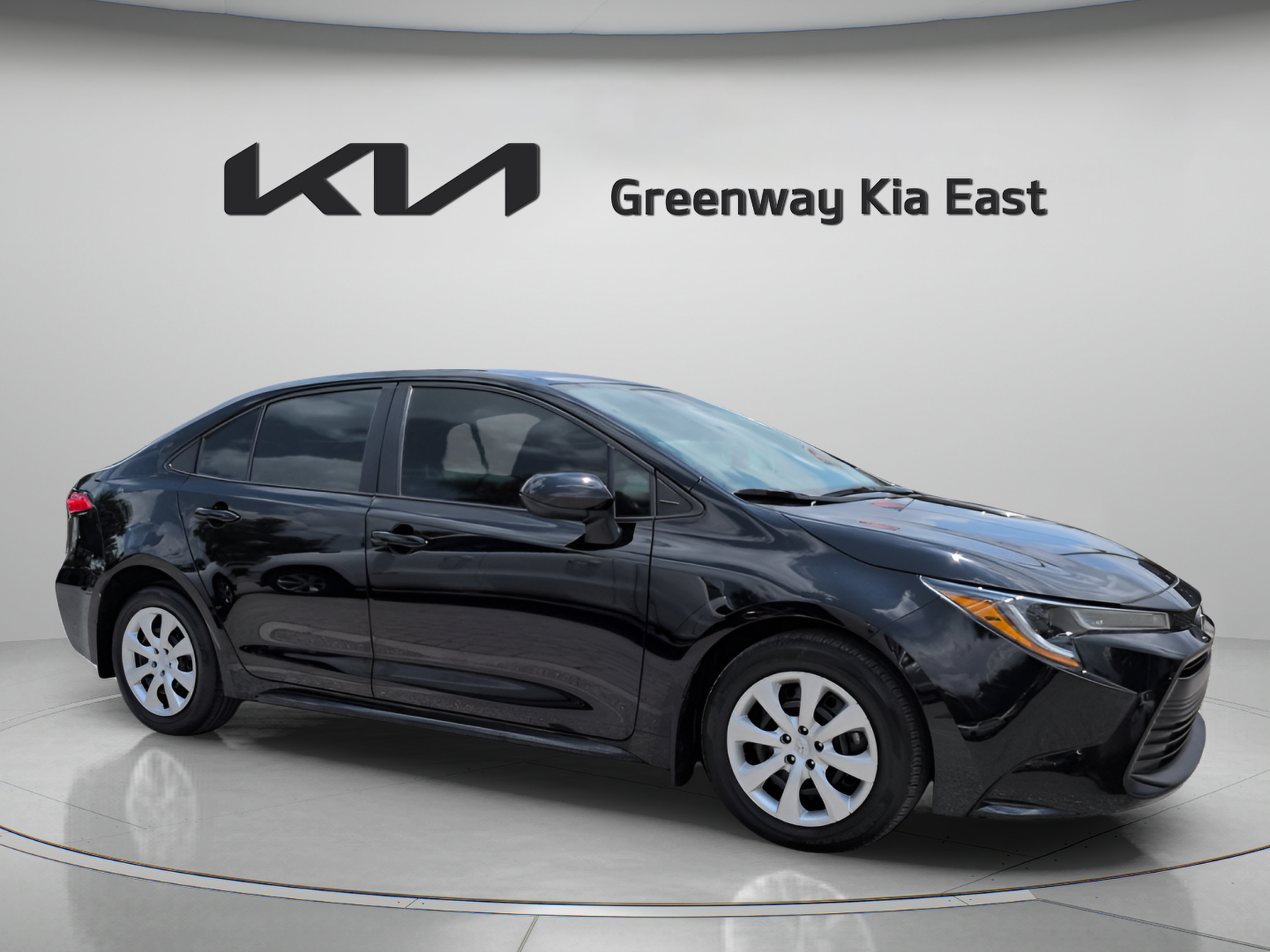 Used 2025 Toyota Corolla LE FWD image 3