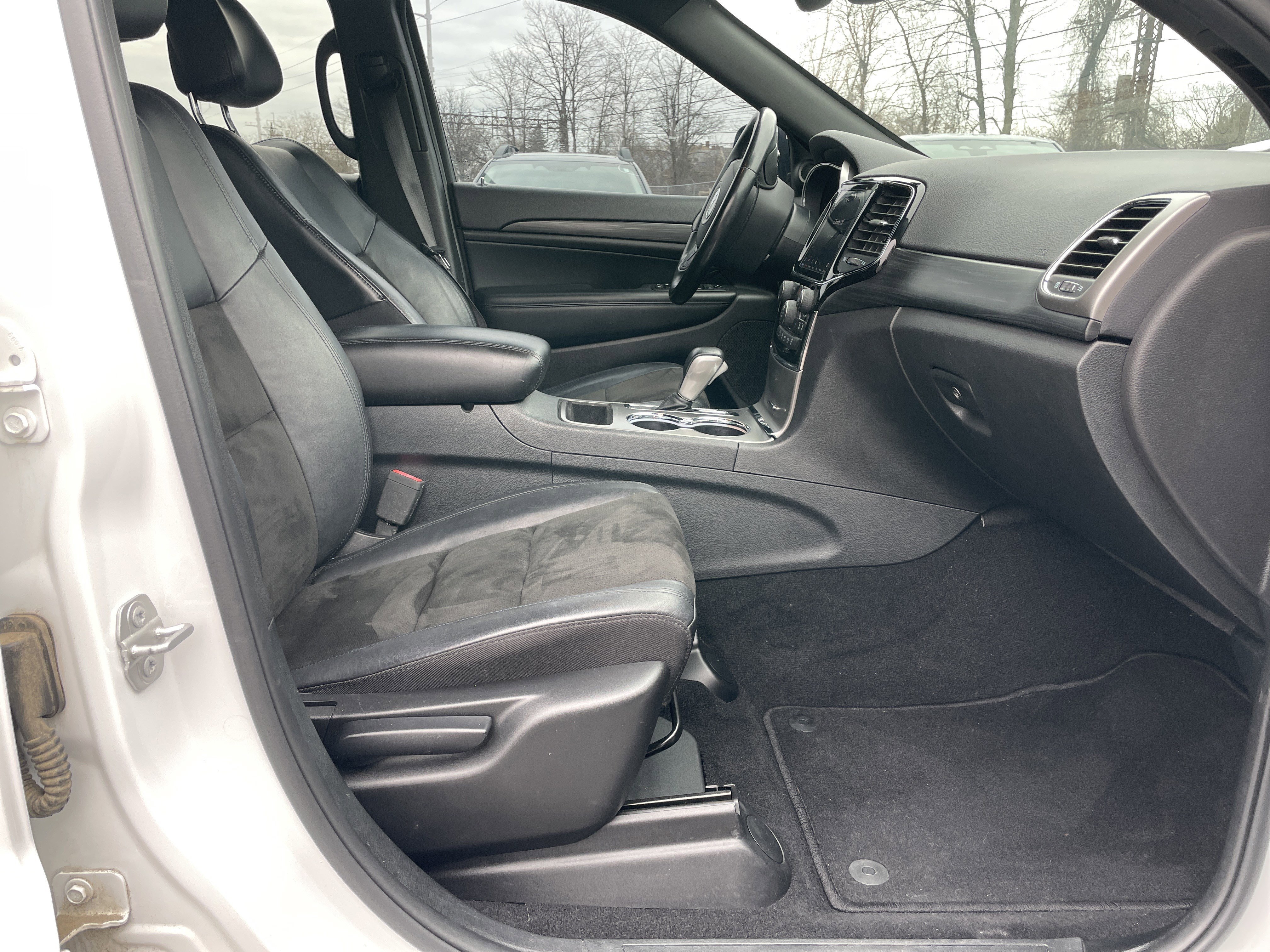 Used 2020 Jeep Grand Cherokee Altitude image 13