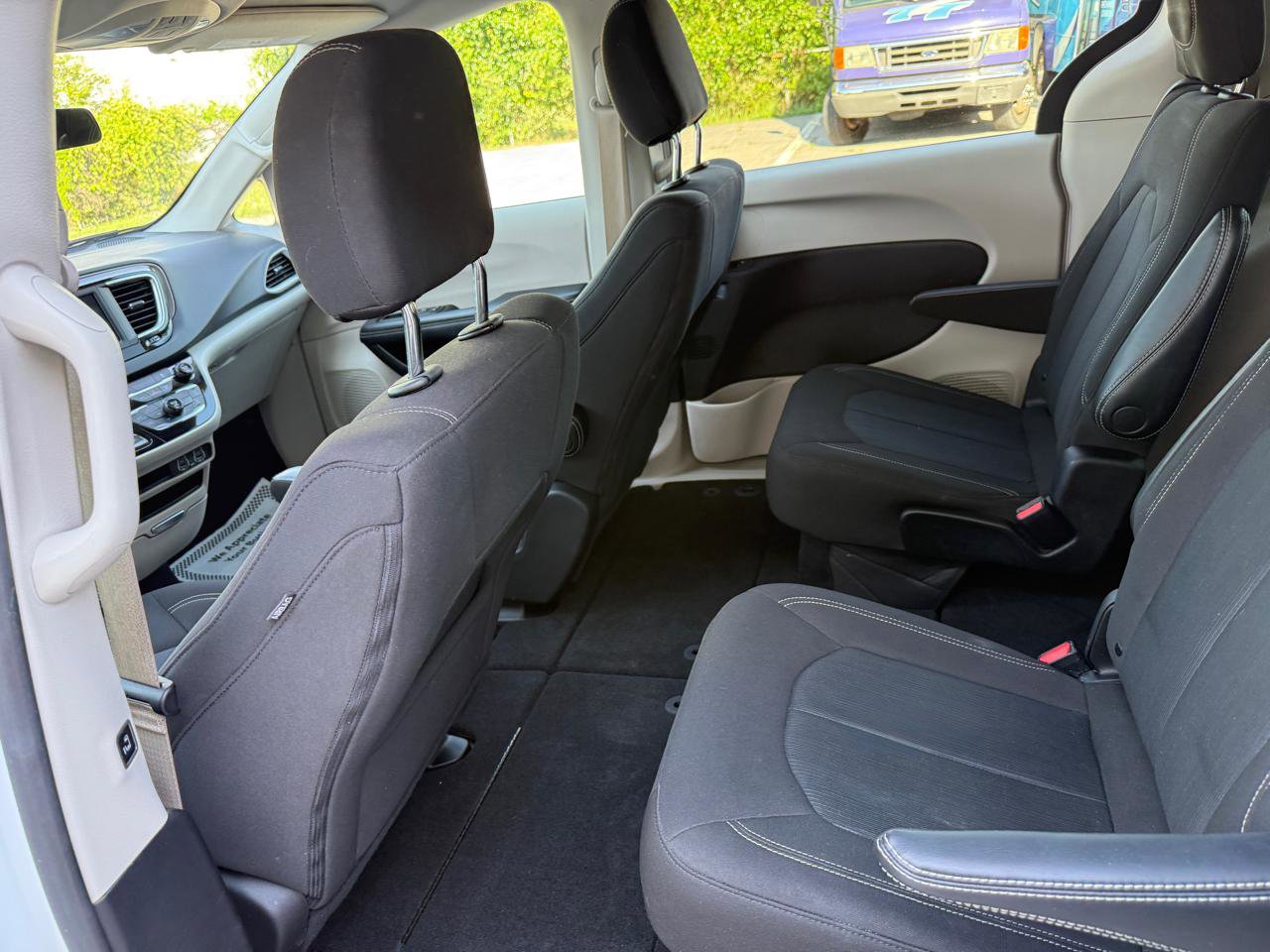 Used 2022 Chrysler Voyager LX FWD image 25