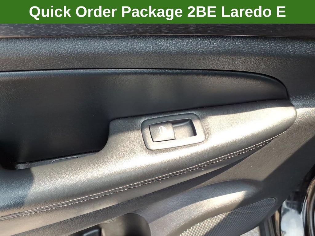 Used 2018 Jeep Grand Cherokee Laredo AWD/4WD image 12