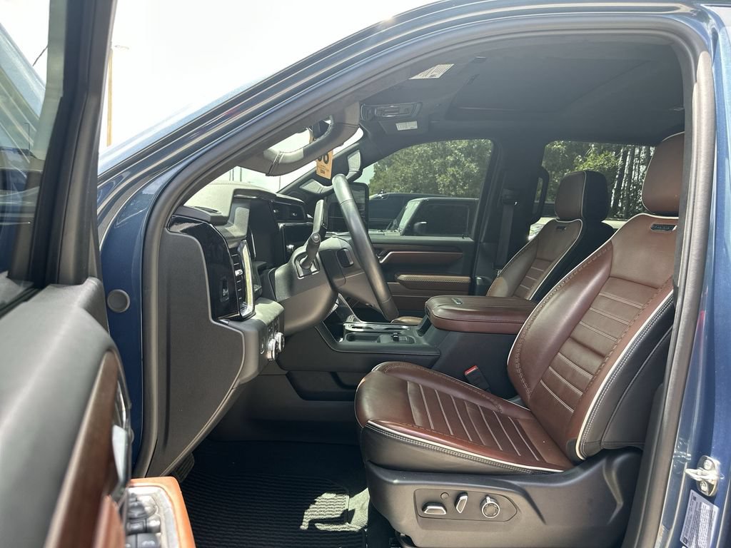 Used 2024 GMC Sierra 2500 Denali Ultimate AWD/4WD image 2