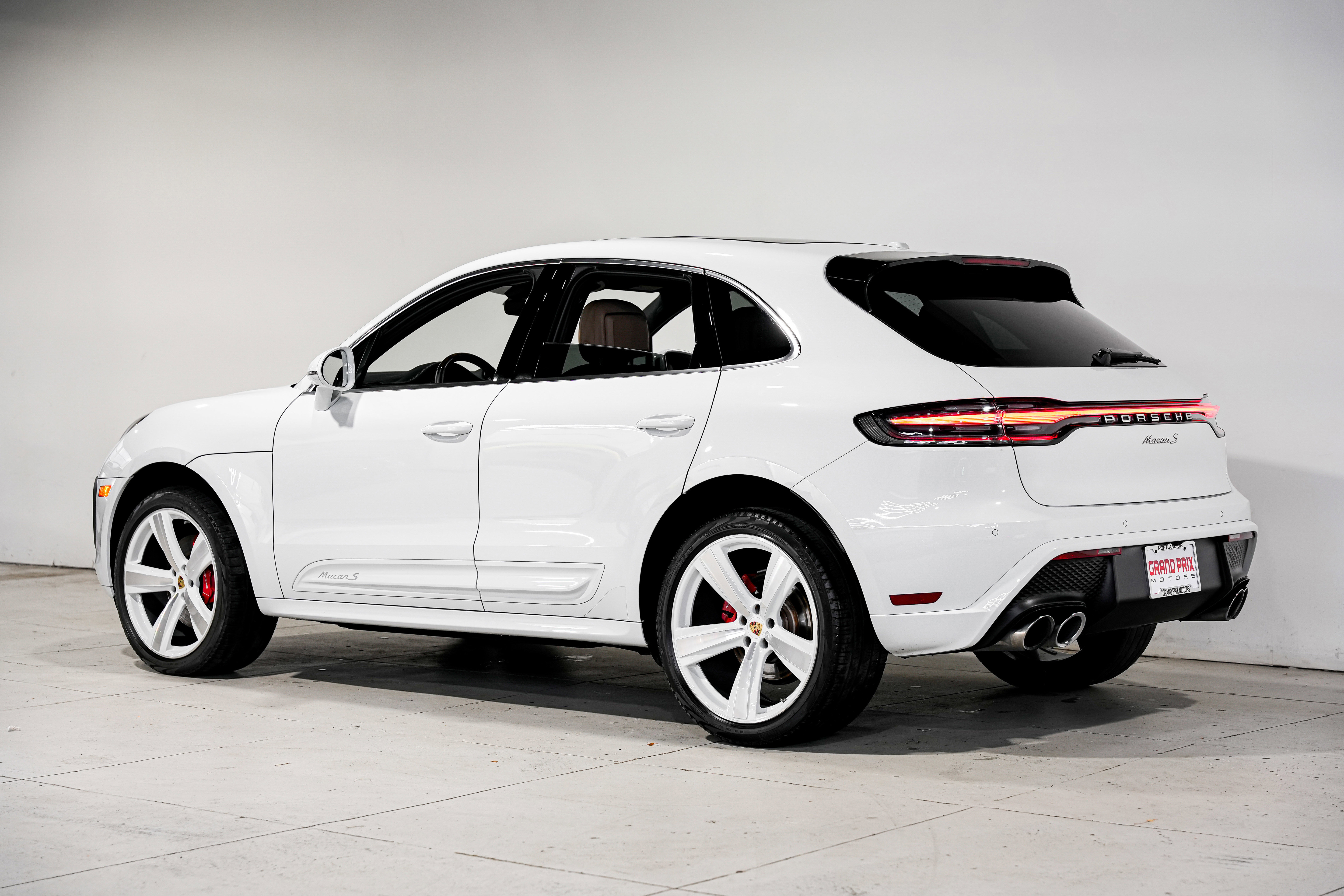 Used 2023 Porsche Macan S image 8
