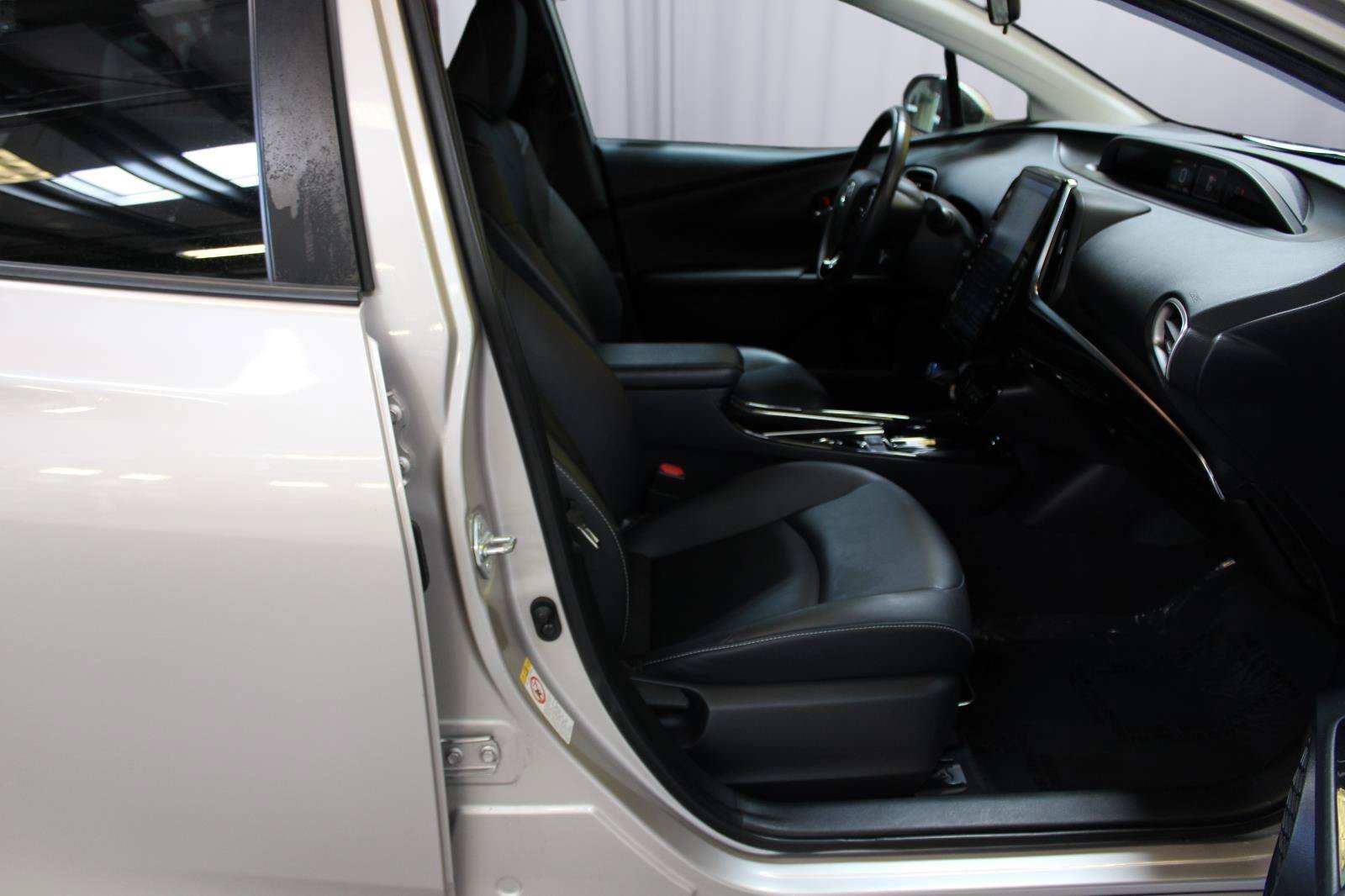 Used 2021 Toyota Prius Prime XLE FWD image 39