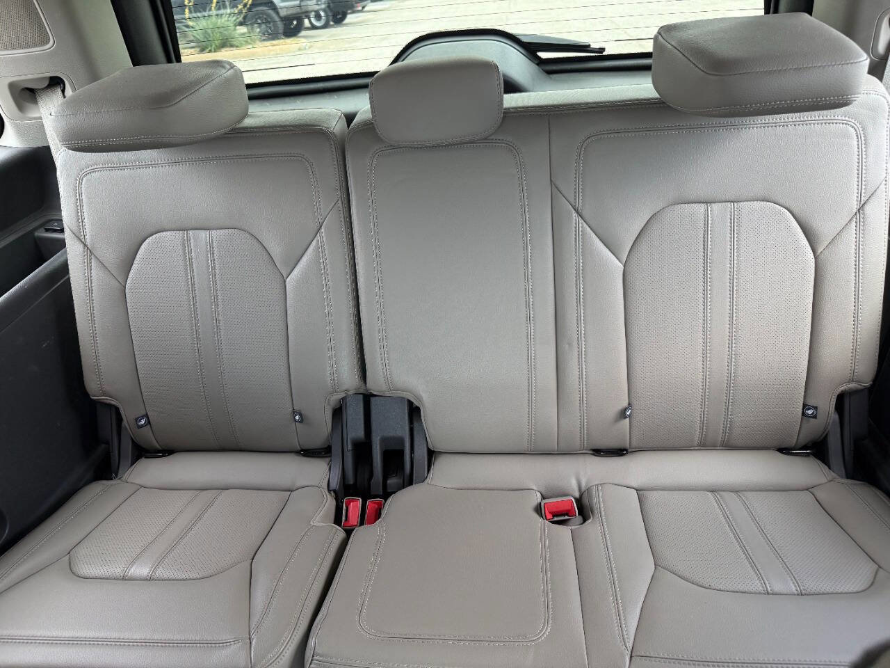 Used 2019 Ford Expedition Limited w/ Equipment Group 302A RWD image 15