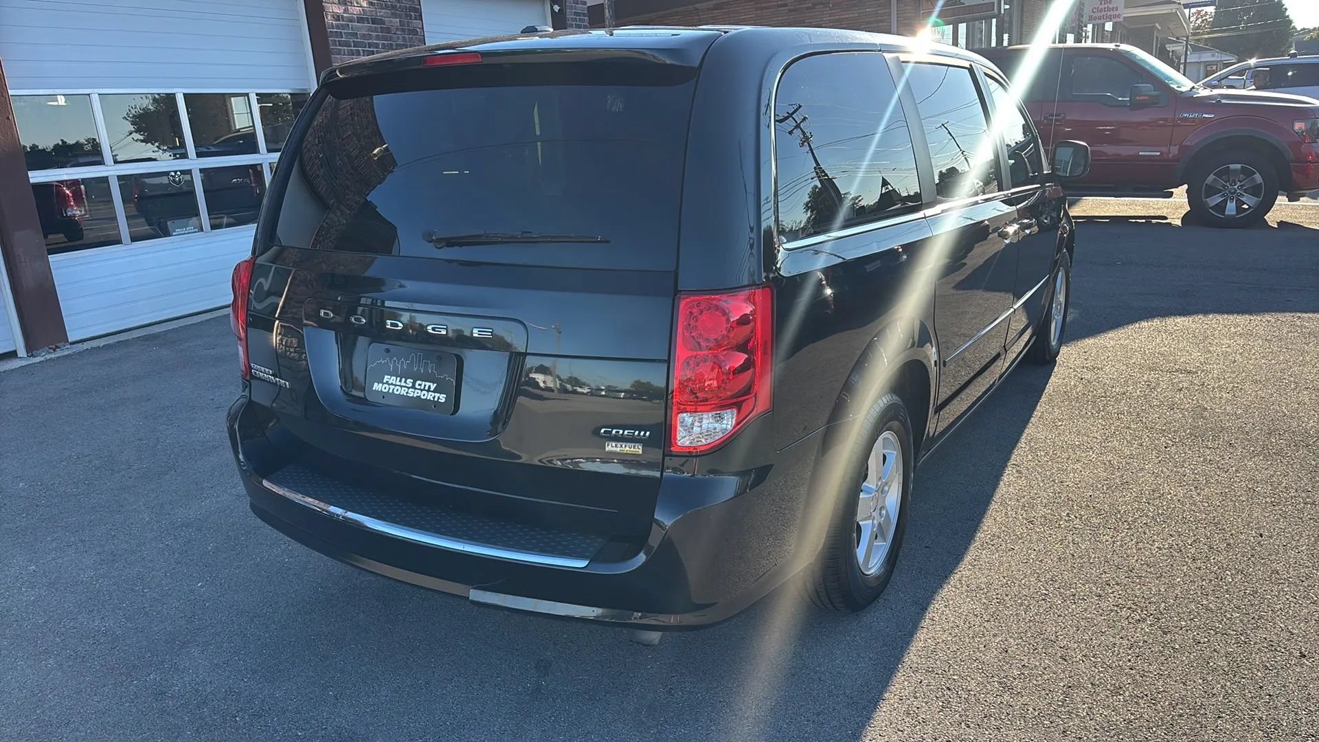 Used 2012 Dodge Grand Caravan Crew FWD image 14
