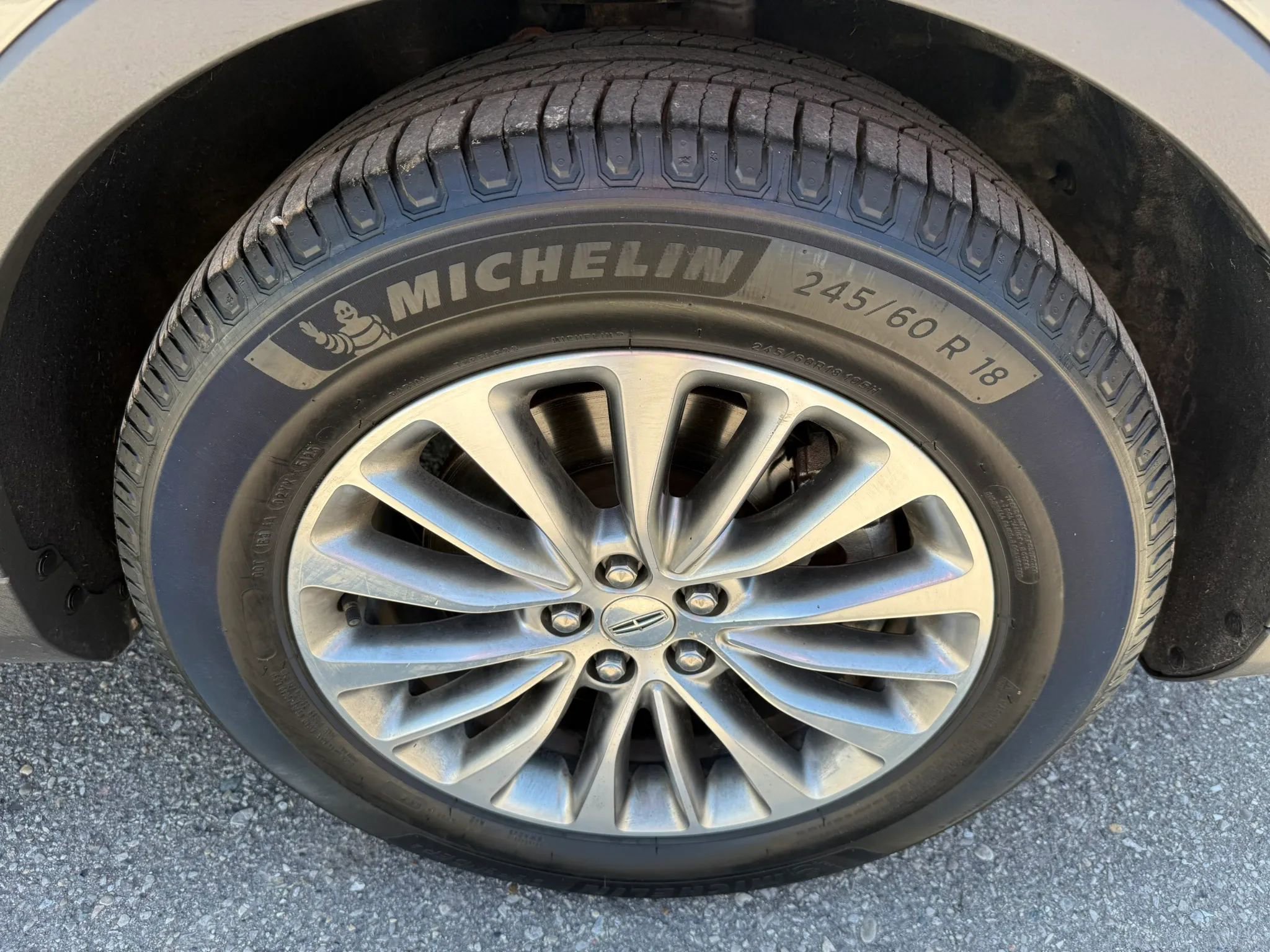 Used 2017 Lincoln MKX Select w/ Select Plus Package FWD image 12