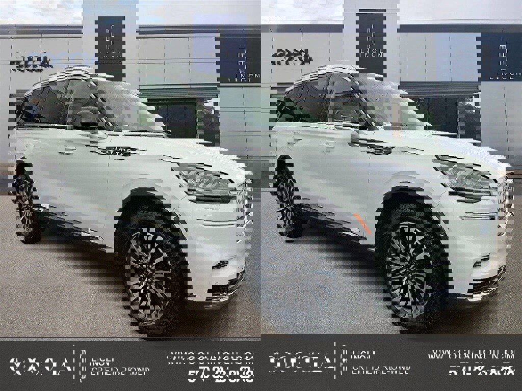 Certified 2023 Lincoln Aviator AWD w/ Premium Package image 3