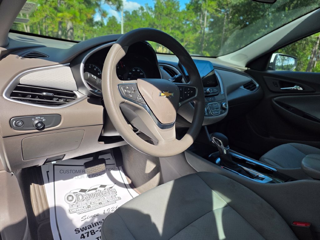Used 2025 Chevrolet Malibu LT FWD image 12