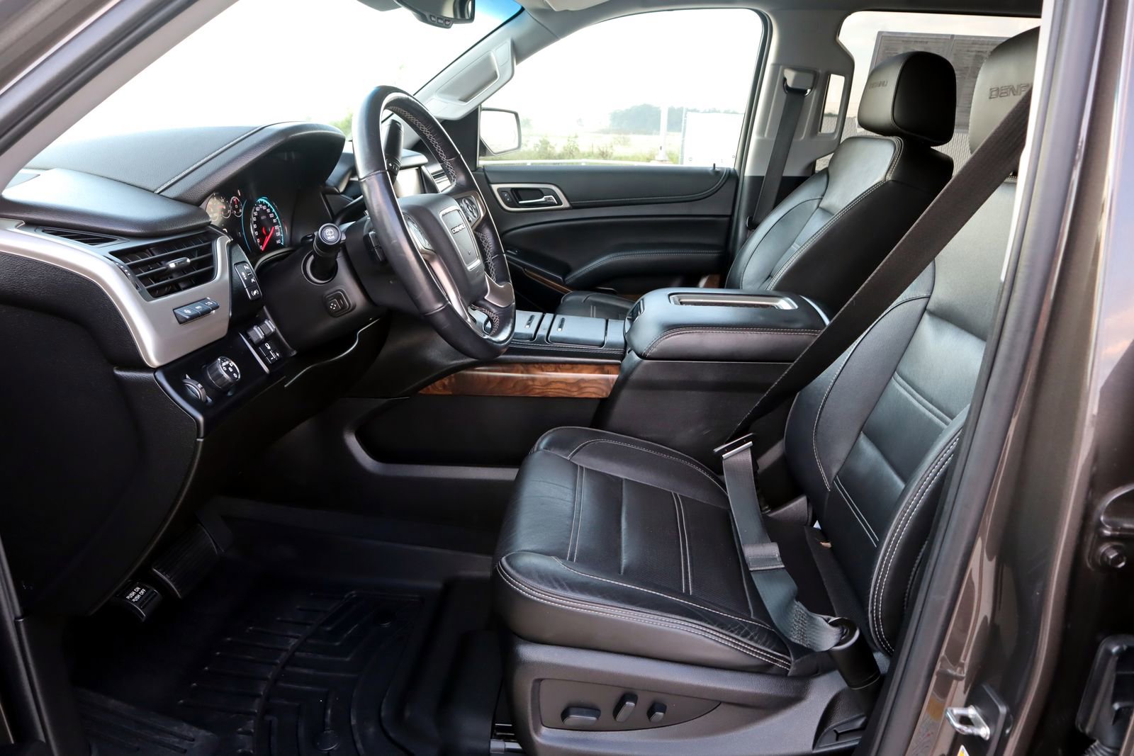 Used 2019 GMC Yukon Denali RWD image 28
