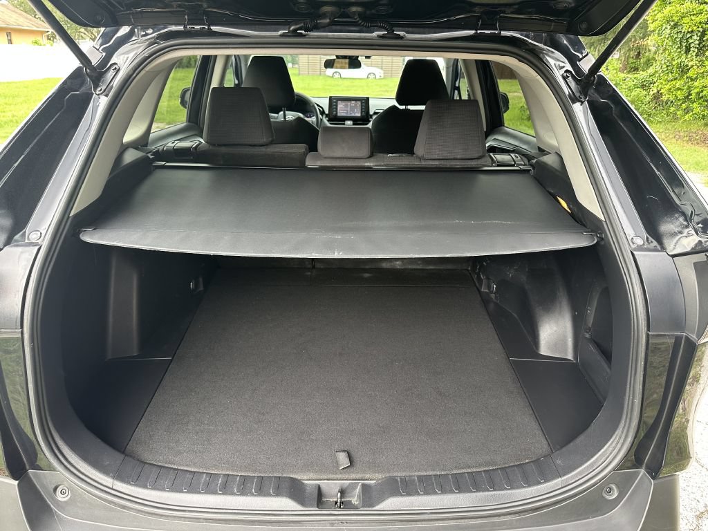 Used 2019 Toyota RAV4 LE AWD/4WD image 14