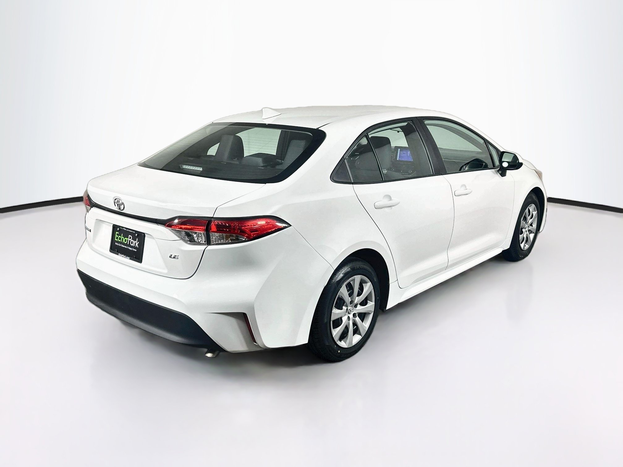 Used 2025 Toyota Corolla LE FWD image 9