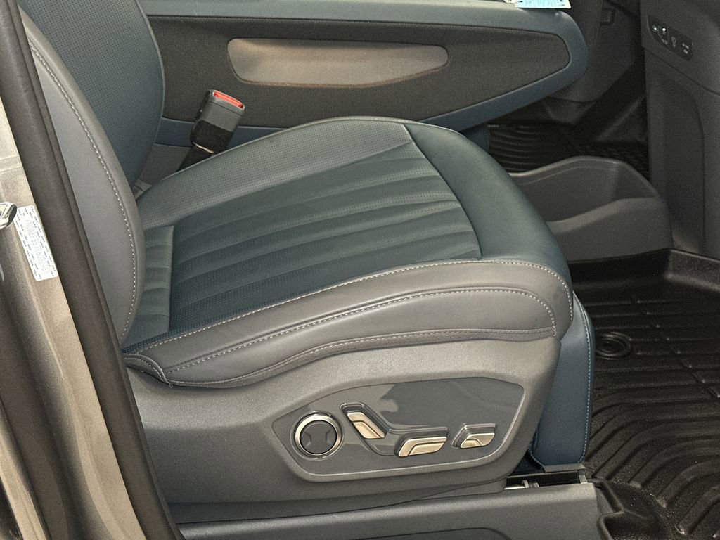 Certified 2024 Kia EV9 GT-Line image 17
