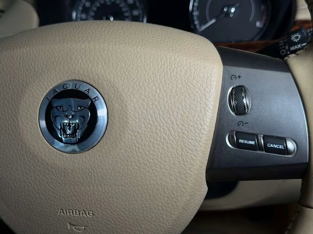 Used 2011 Jaguar XK Coupe RWD image 20