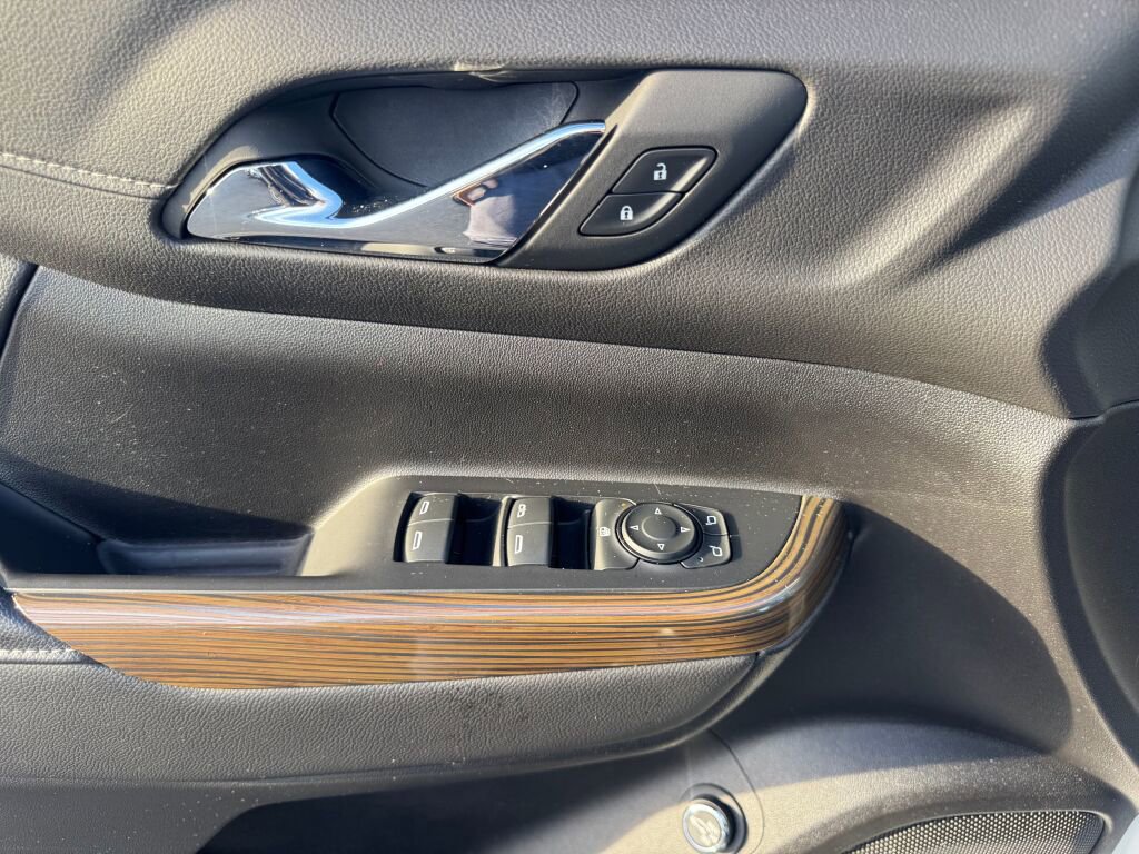 Used 2023 GMC Acadia SLE w/ Driver Convenience Package image 10