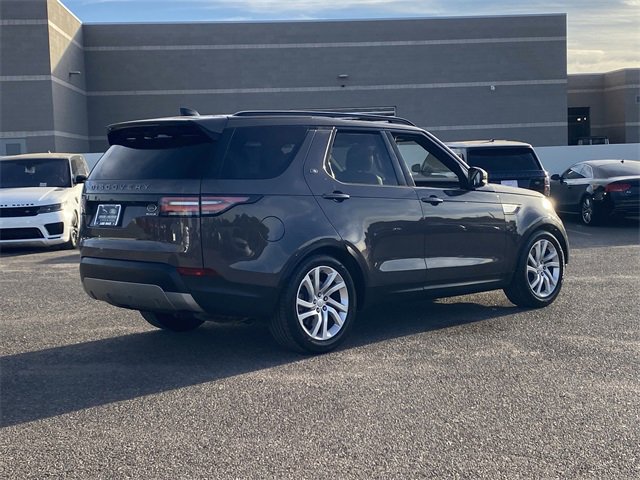 Used 2017 Land Rover Discovery HSE image 28