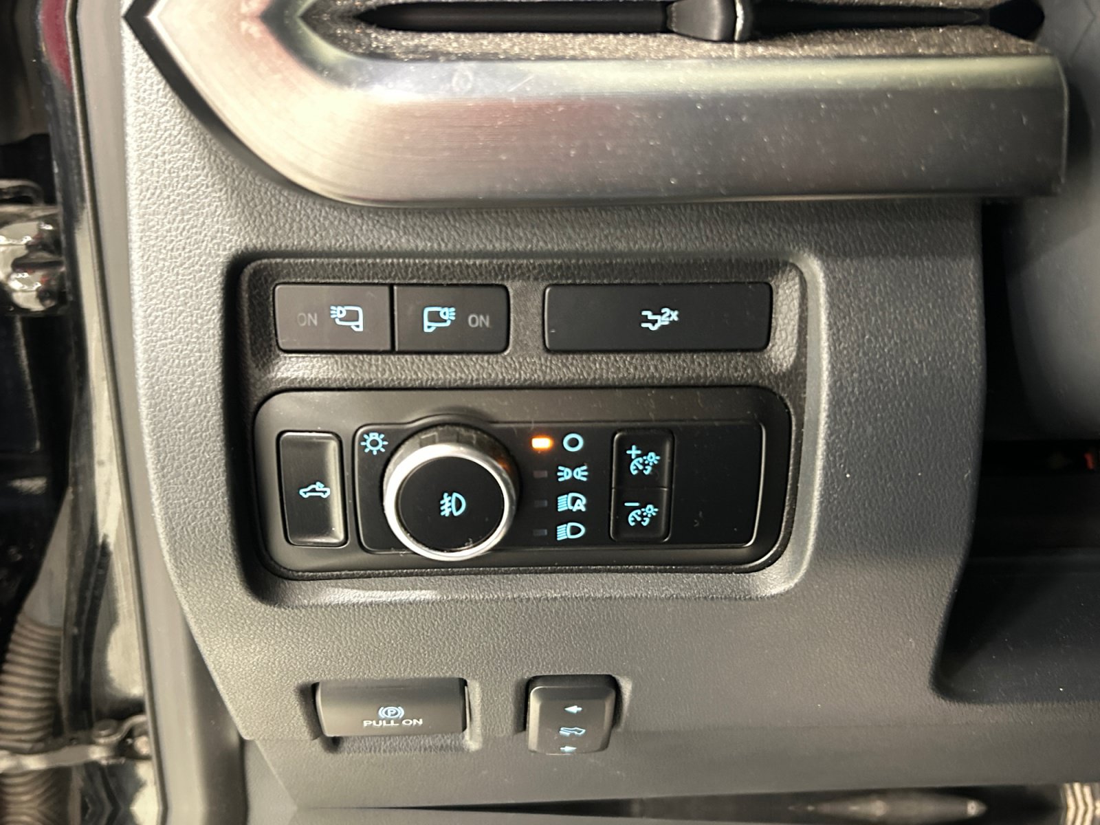 Used 2023 Ford F350 Lariat w/ FX4 Off-Road Package AWD/4WD image 19