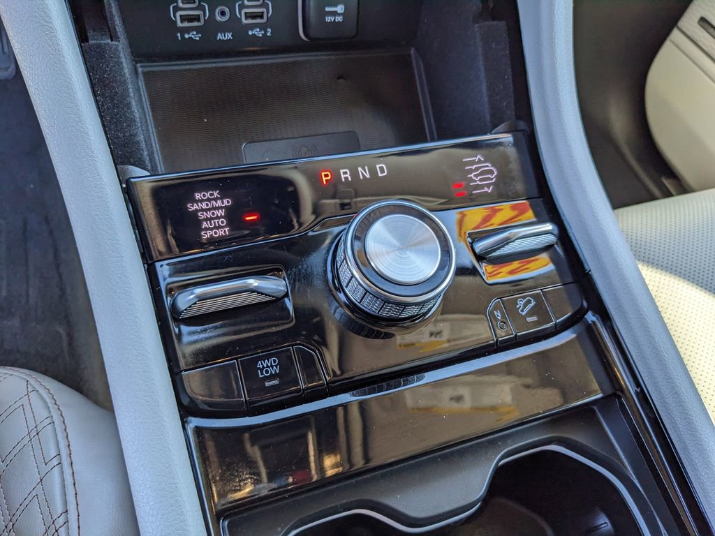 Used 2022 Jeep Grand Cherokee Summit w/ Luxury Tech Group V image 31