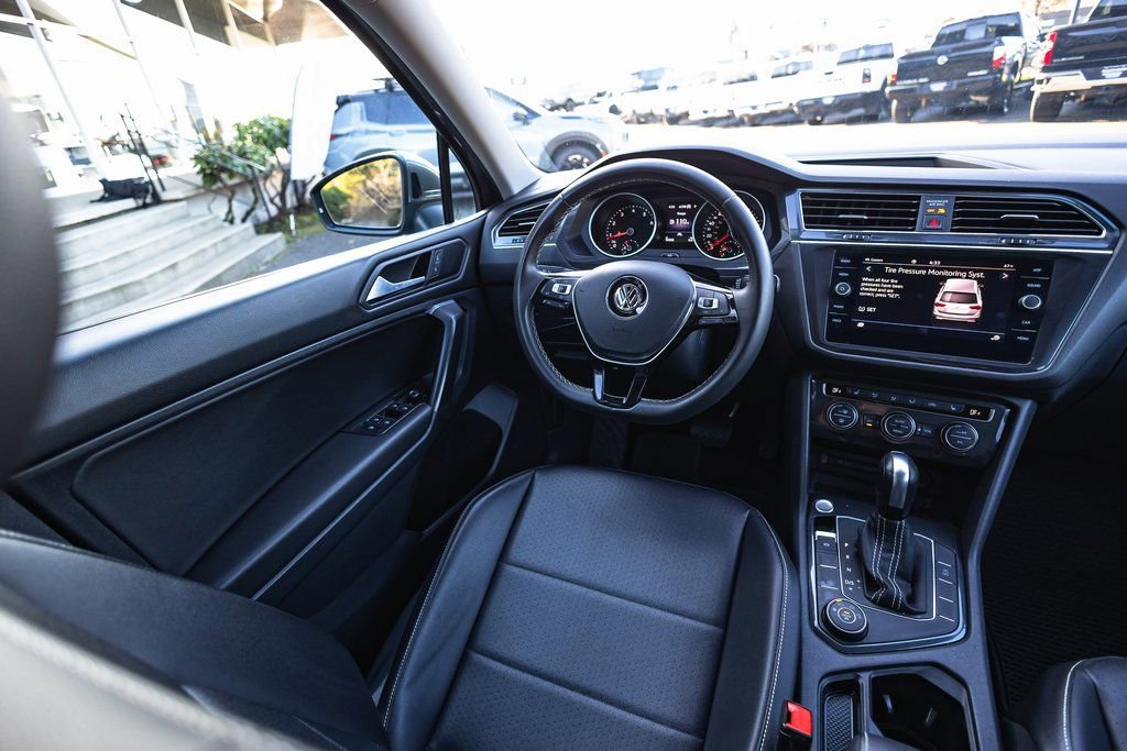 Used 2021 Volkswagen Tiguan SE w/ Panoramic Sunroof Package image 23