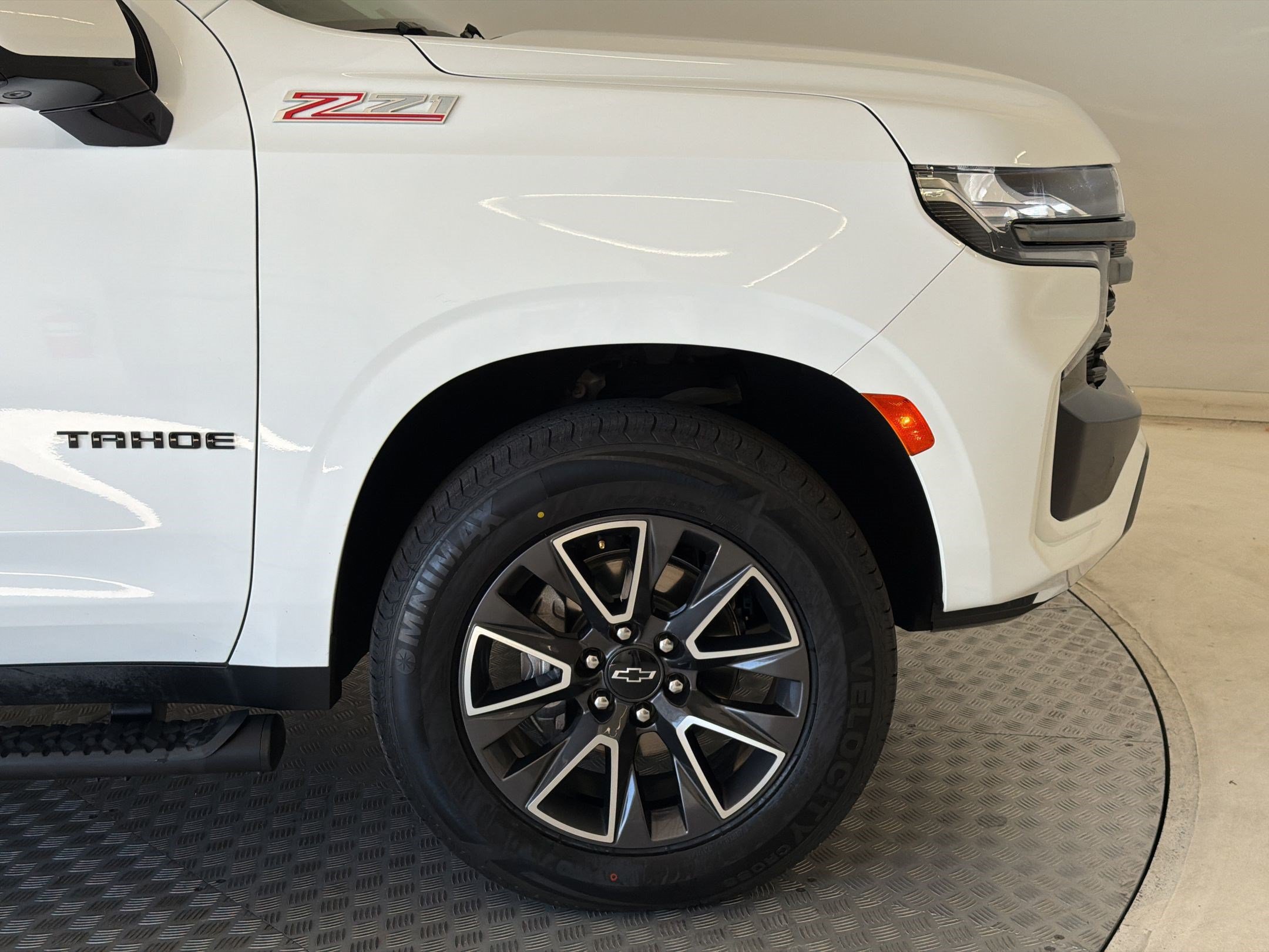 Used 2022 Chevrolet Tahoe Z71 w/ Luxury Package AWD/4WD image 13