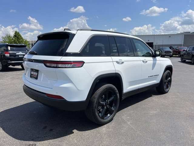 New 2026 Jeep Grand Cherokee Limited w/ Limited Altitude Package AWD/4WD image 8