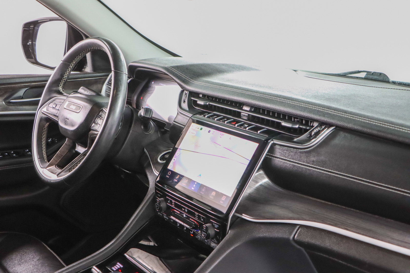 Used 2023 Jeep Grand Cherokee Limited image 26