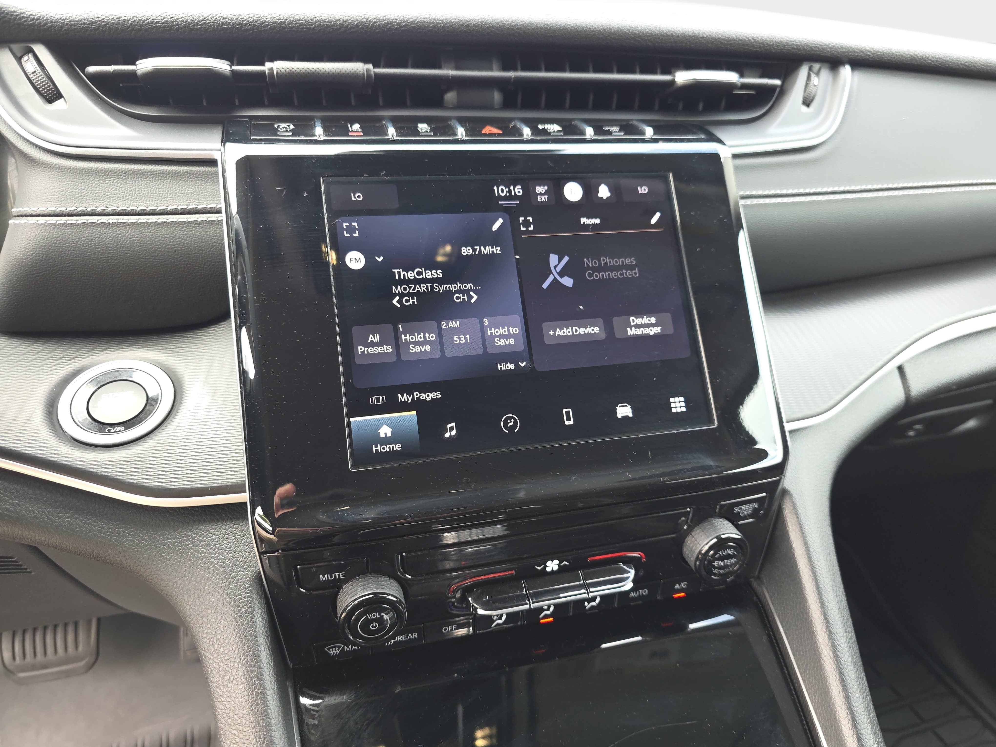 Certified 2023 Jeep Grand Cherokee Laredo AWD/4WD image 17