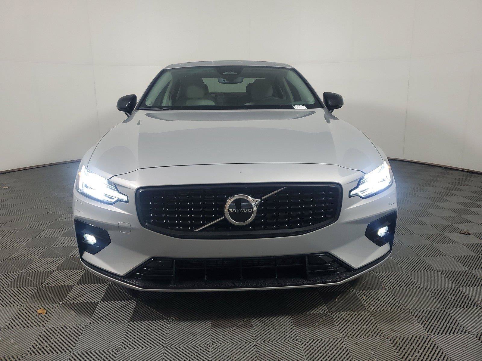 Used 2024 Volvo S60 B5 Core w/ Climate Package FWD image 2