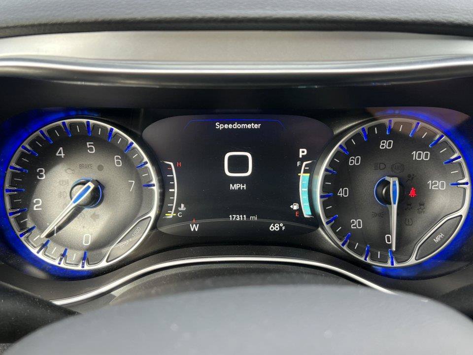 Used 2026 Chrysler Pacifica Limited FWD image 23