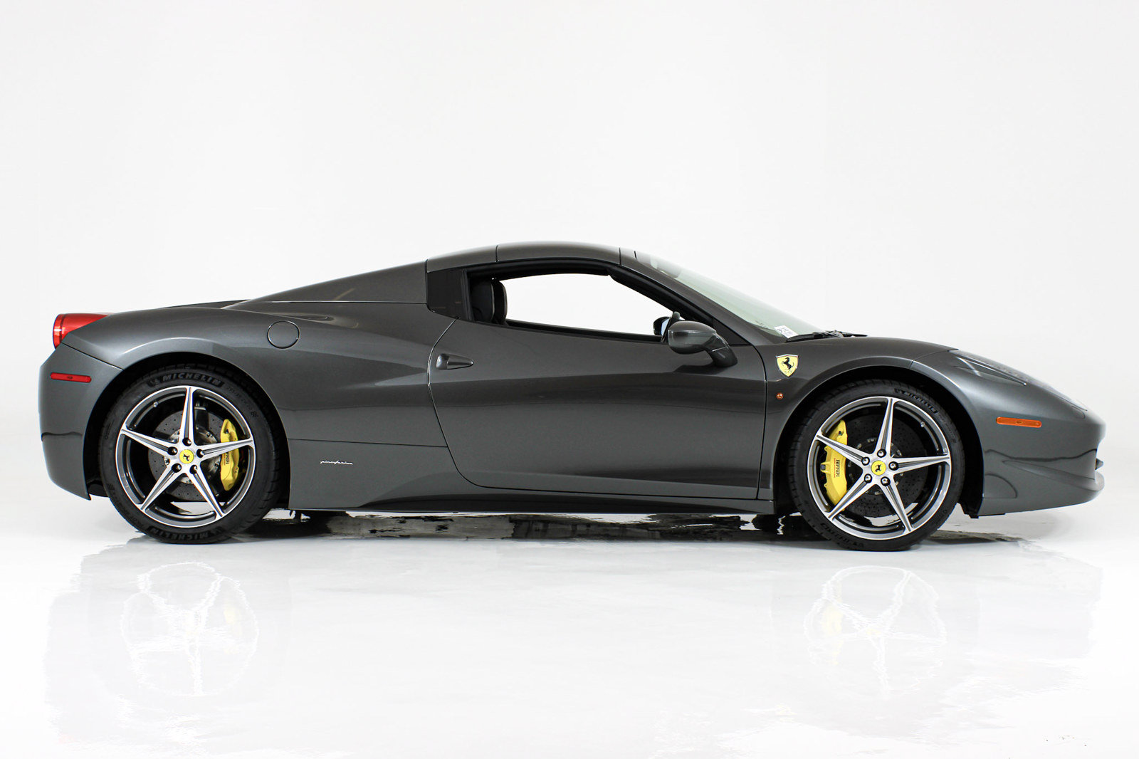Certified 2013 Ferrari 458 Spider RWD image 15