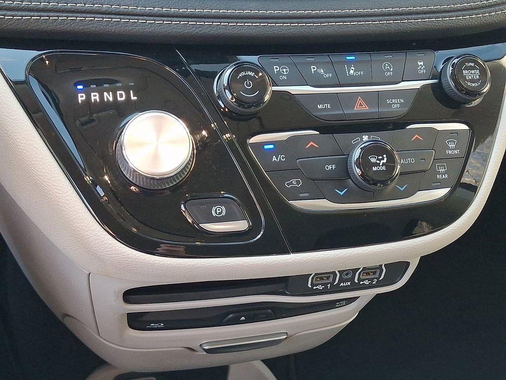 Used 2022 Chrysler Pacifica Touring-L w/ Uconnect Theater Family Group image 15