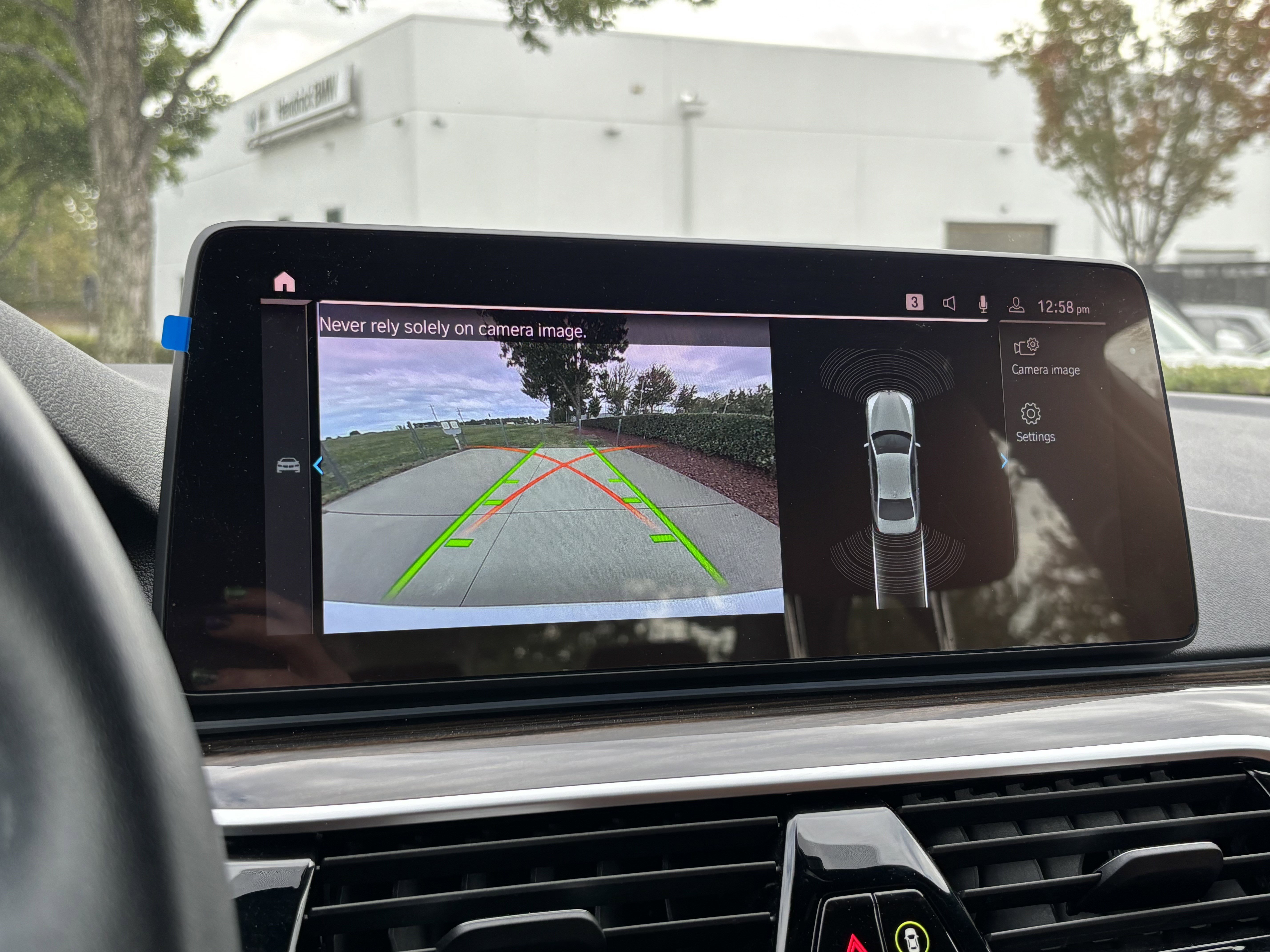 Used 2023 BMW 530e w/ Premium Package image 25