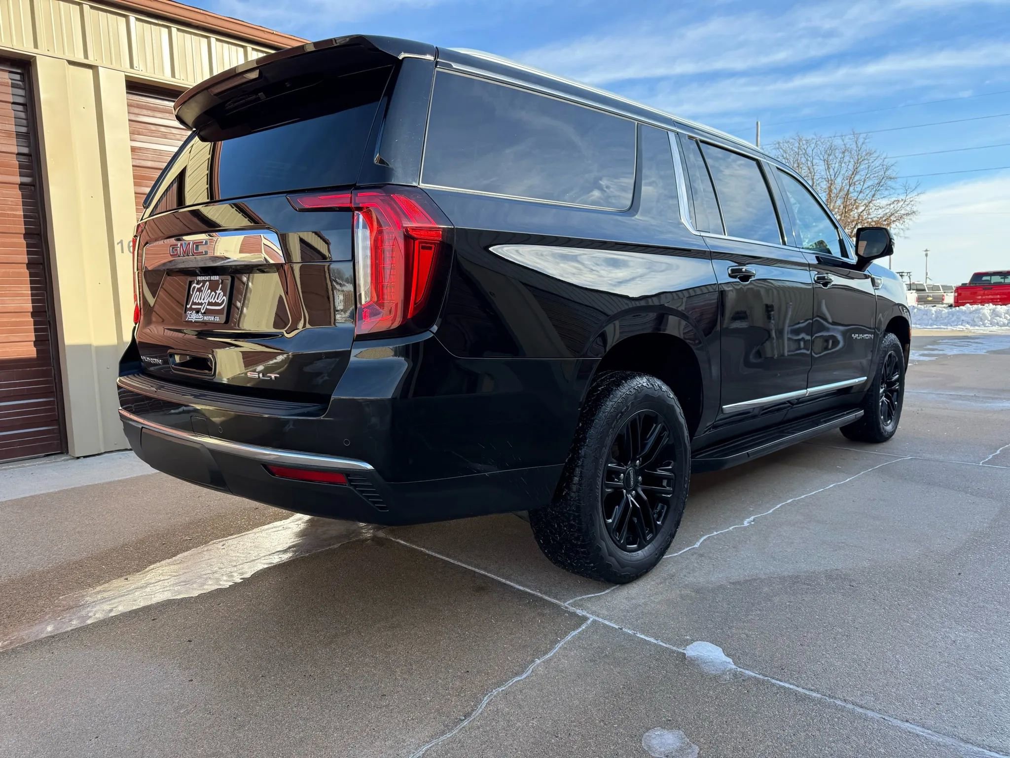 Used 2022 GMC Yukon XL SLT w/ SLT Luxury Package image 6