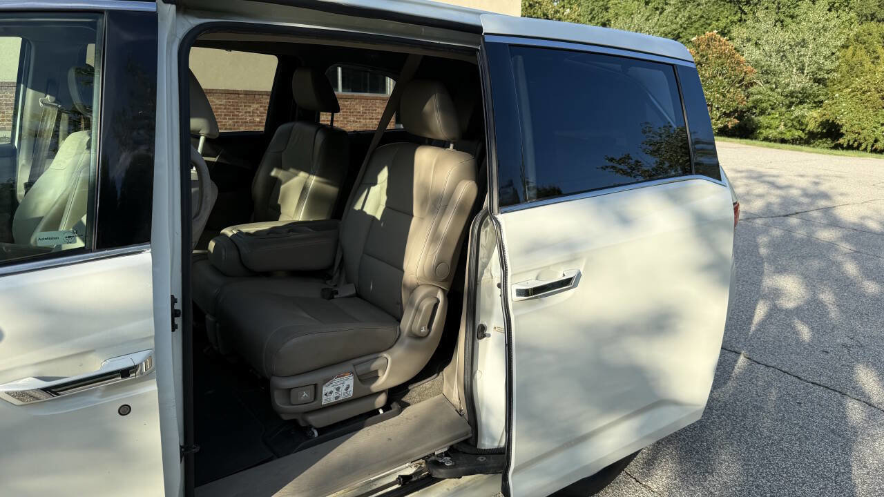 Used 2014 Honda Odyssey Touring Elite image 11