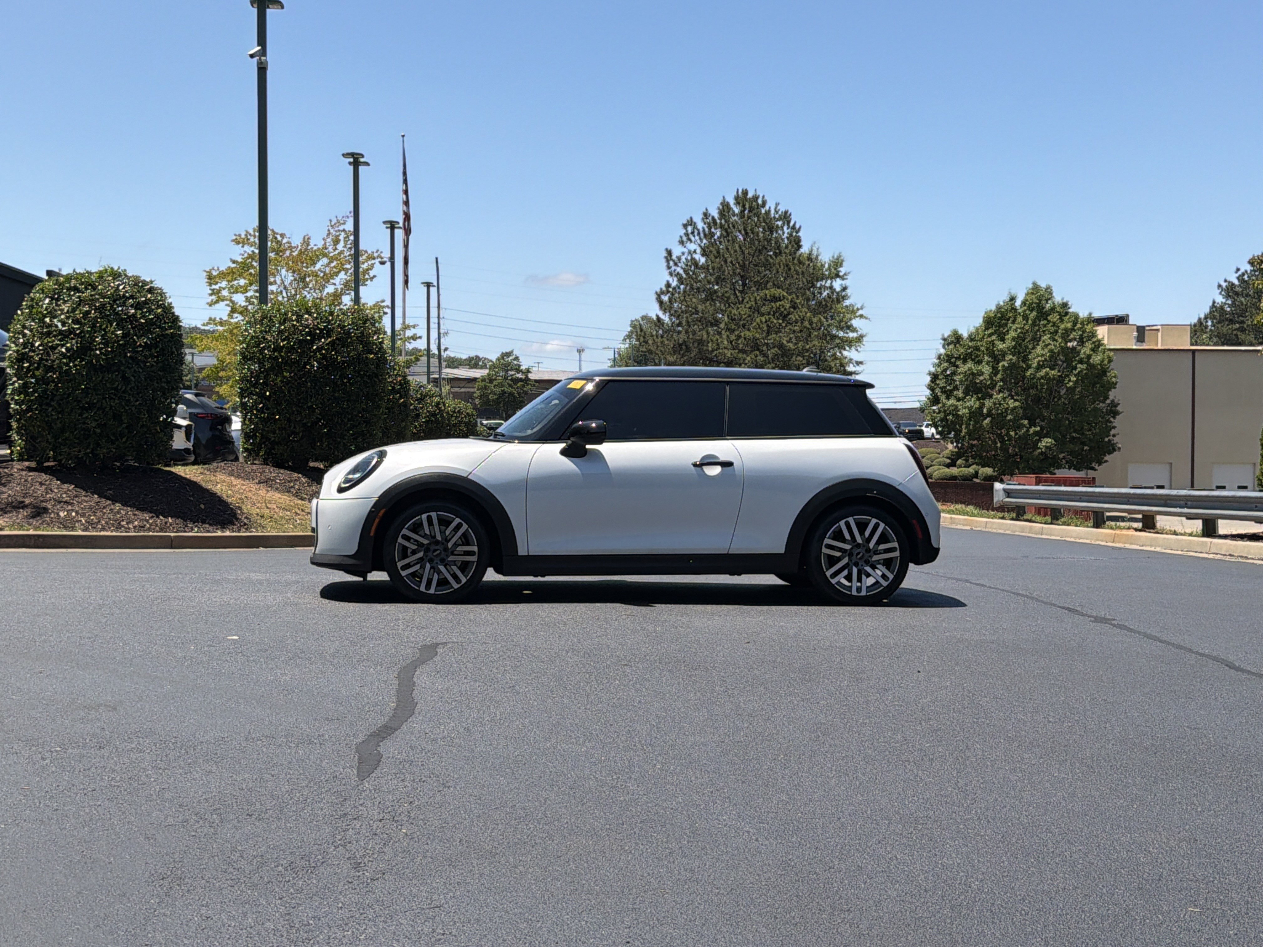 Used 2026 MINI Cooper 2-Door Hardtop FWD image 14