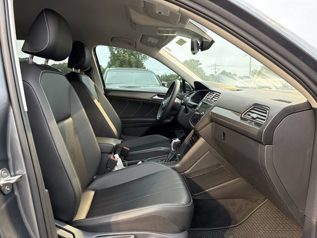 Used 2024 Volkswagen Tiguan SE FWD image 25