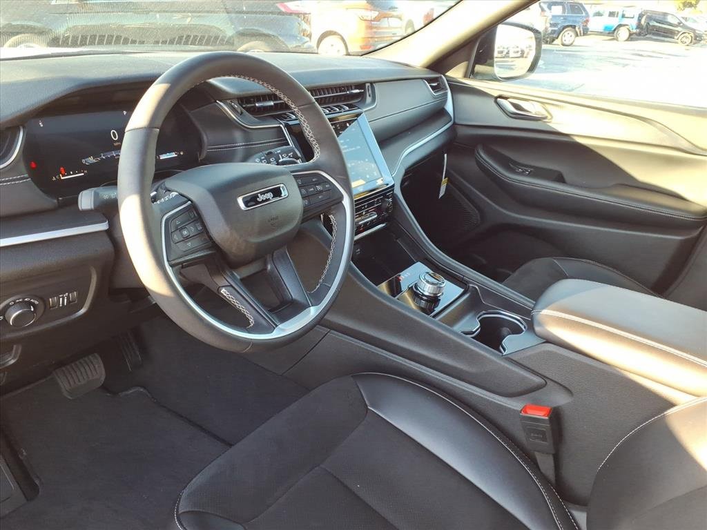 Certified 2024 Jeep Grand Cherokee Altitude image 7