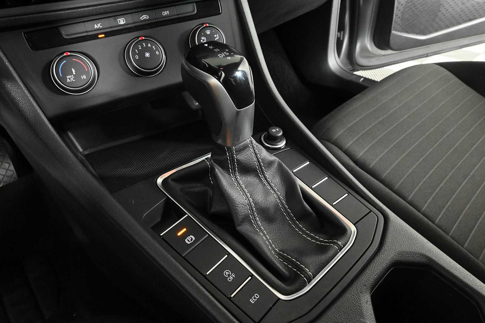 Certified 2022 Volkswagen Jetta S FWD image 25