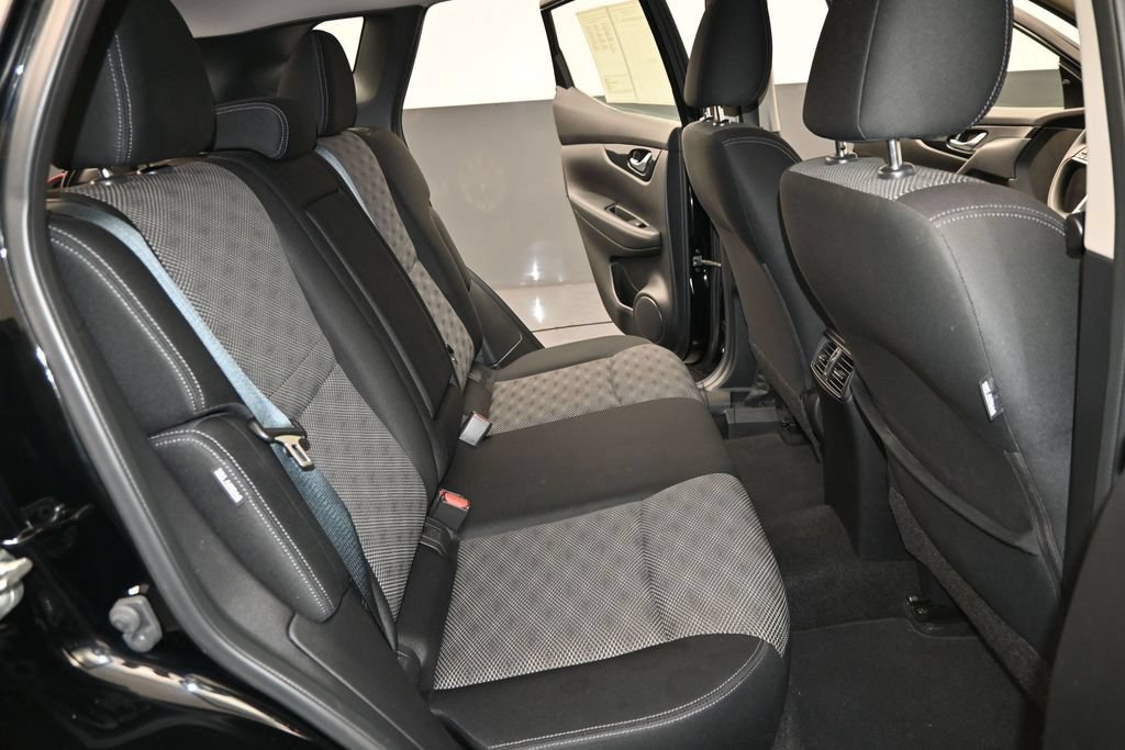 Used 2020 Nissan Rogue Sport SV FWD image 25