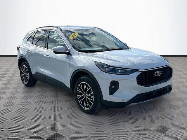 Used 2025 Ford Escape SE w/ PHEV Premium Package image 3