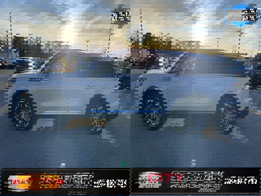 Used 2025 Lincoln Aviator Reserve w/ Luxury Package image 8