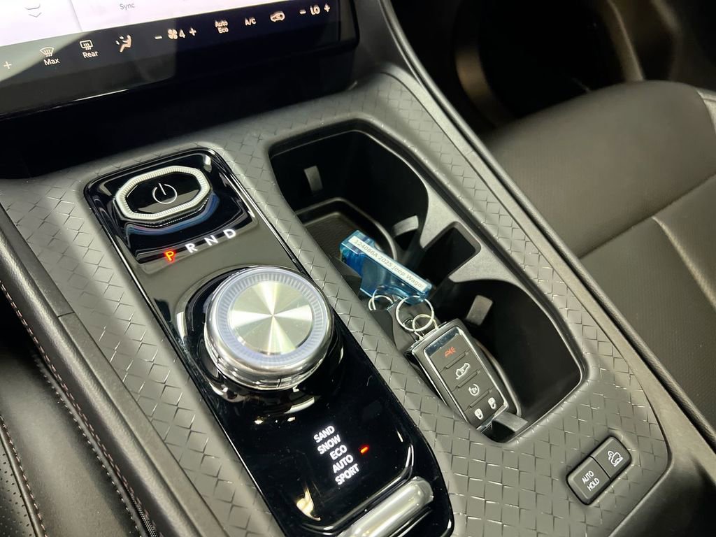 Used 2025 Jeep Wagoneer S Limited AWD/4WD image 18