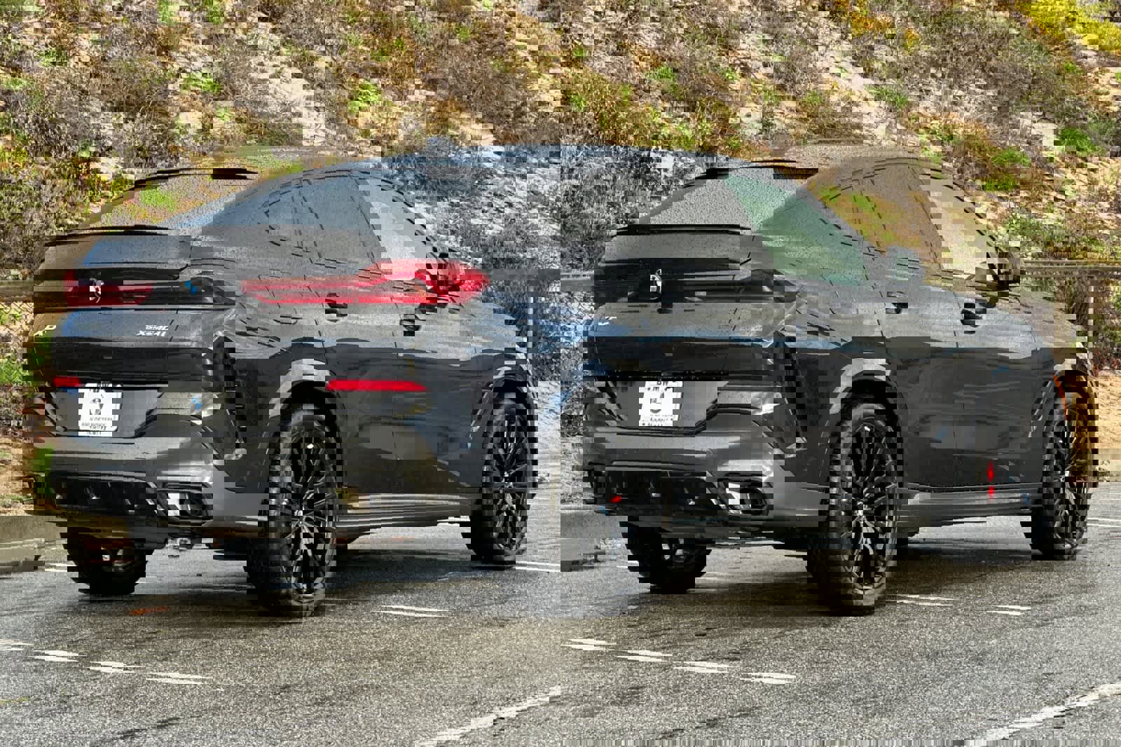 Certified 2023 BMW X6 xDrive40i w/ M Sport Package image 2