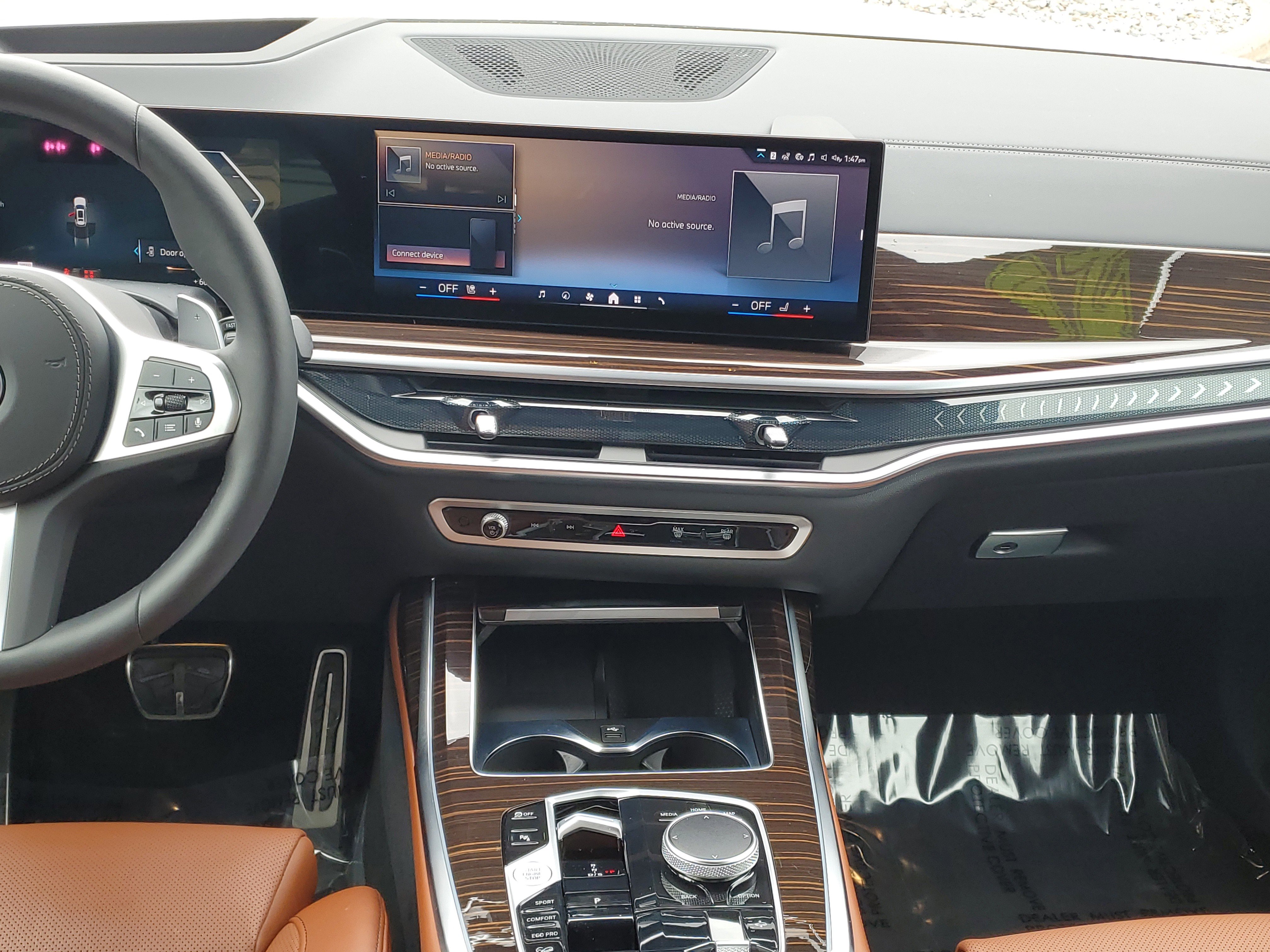 Certified 2025 BMW X7 xDrive40i w/ M Sport Package image 22