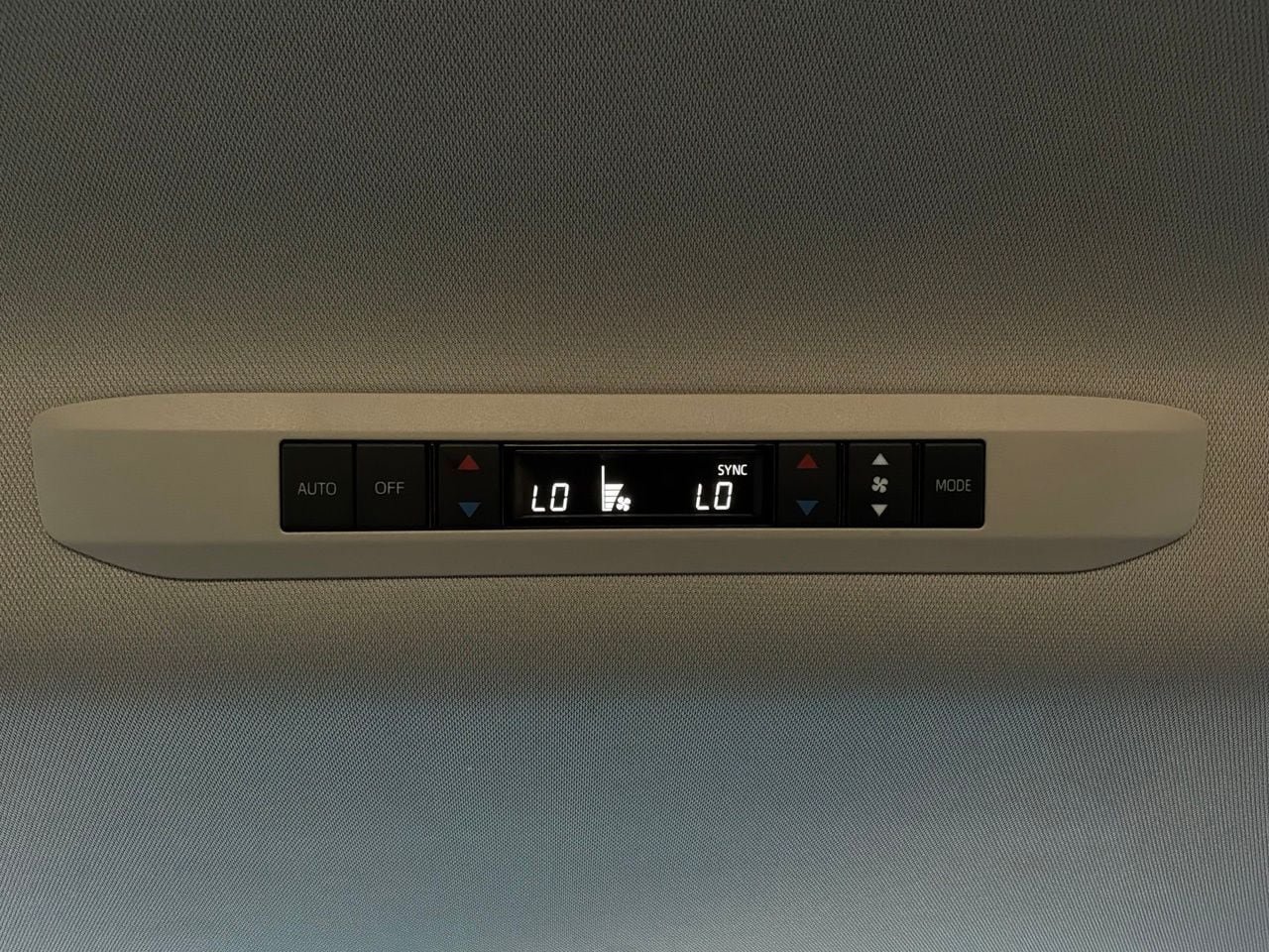 Used 2025 Toyota Sienna XLE FWD image 15