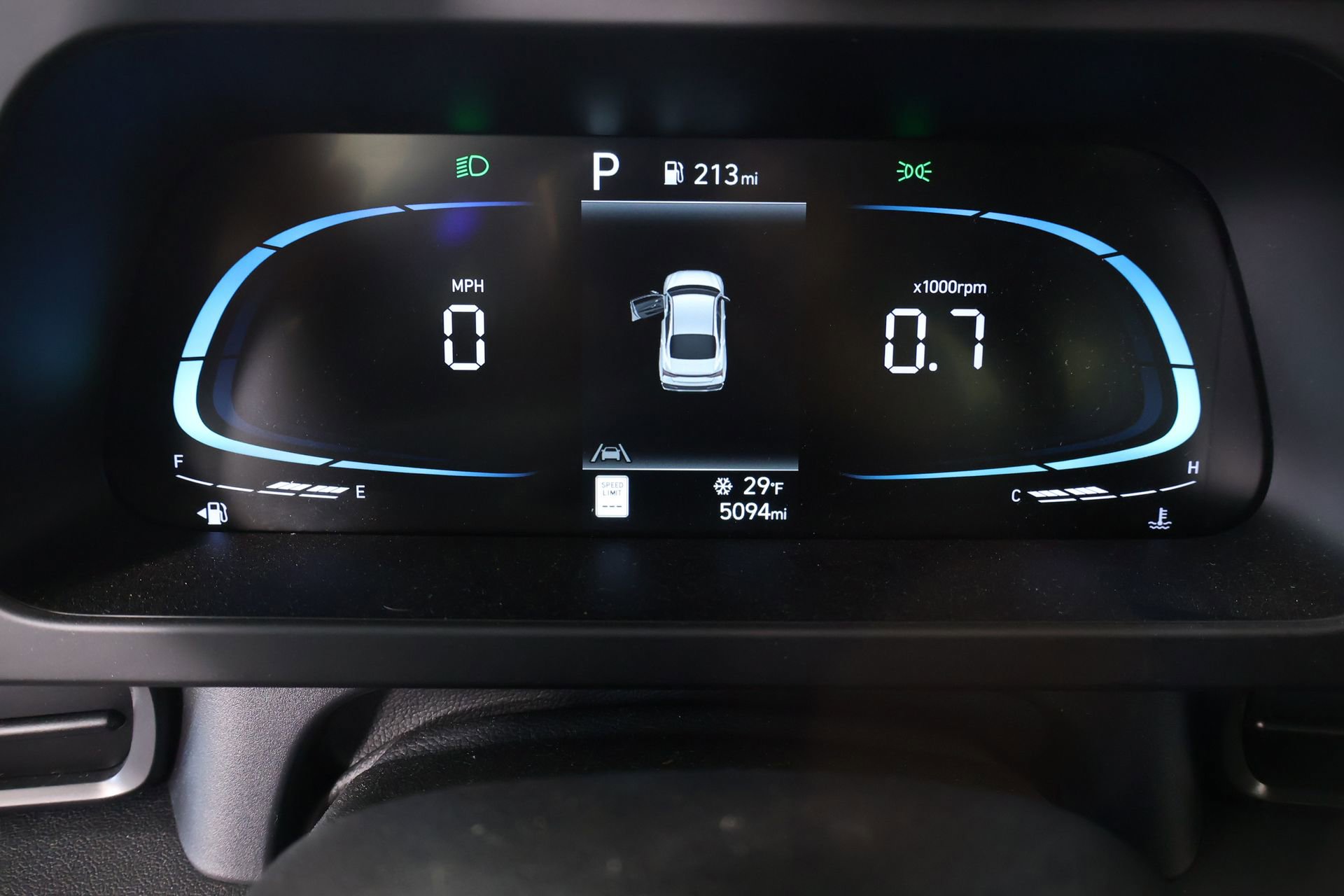 Certified 2025 Hyundai Elantra Sport image 4