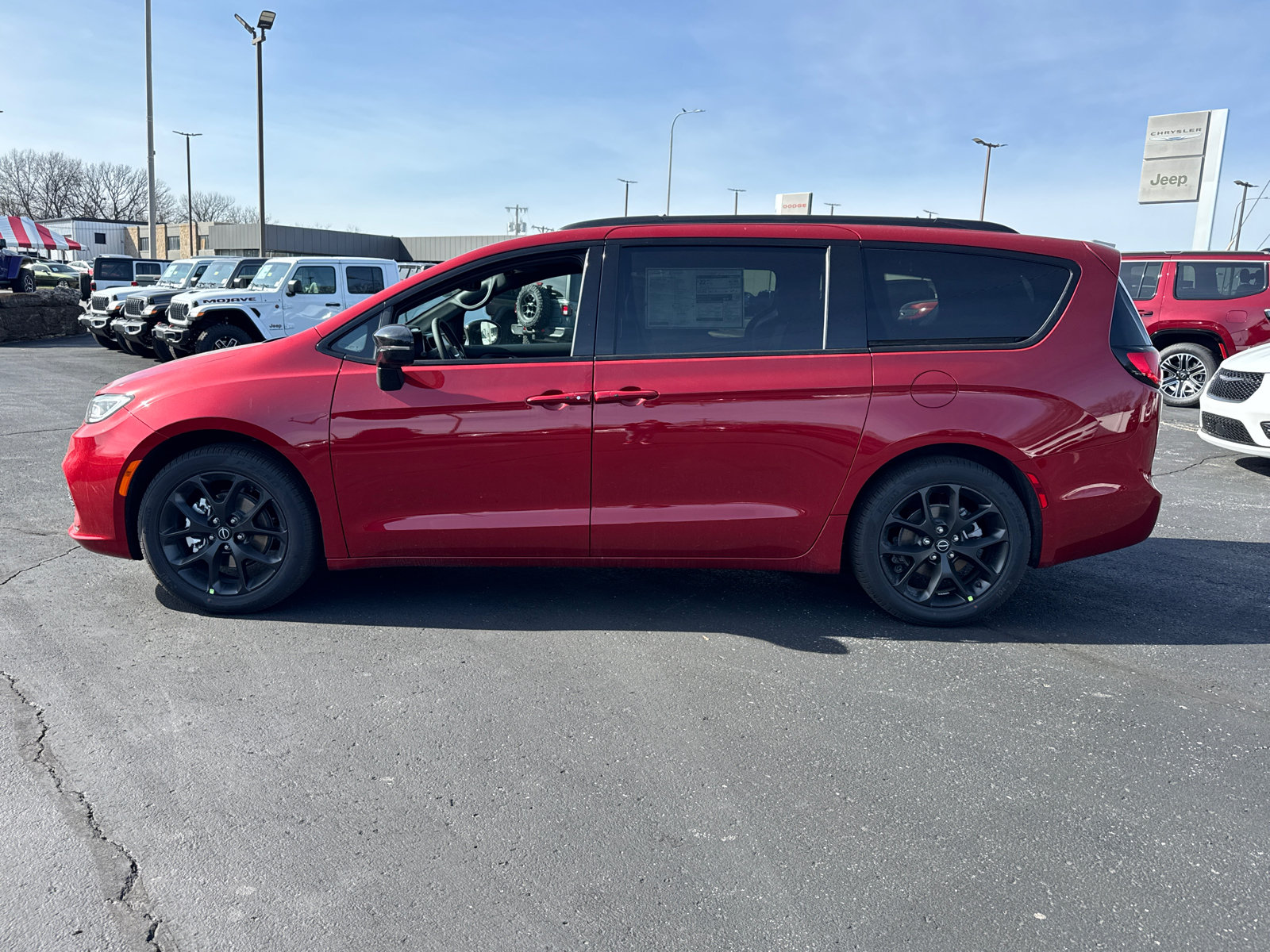 New 2026 Chrysler Pacifica Select w/ S Appearance Package FWD image 3