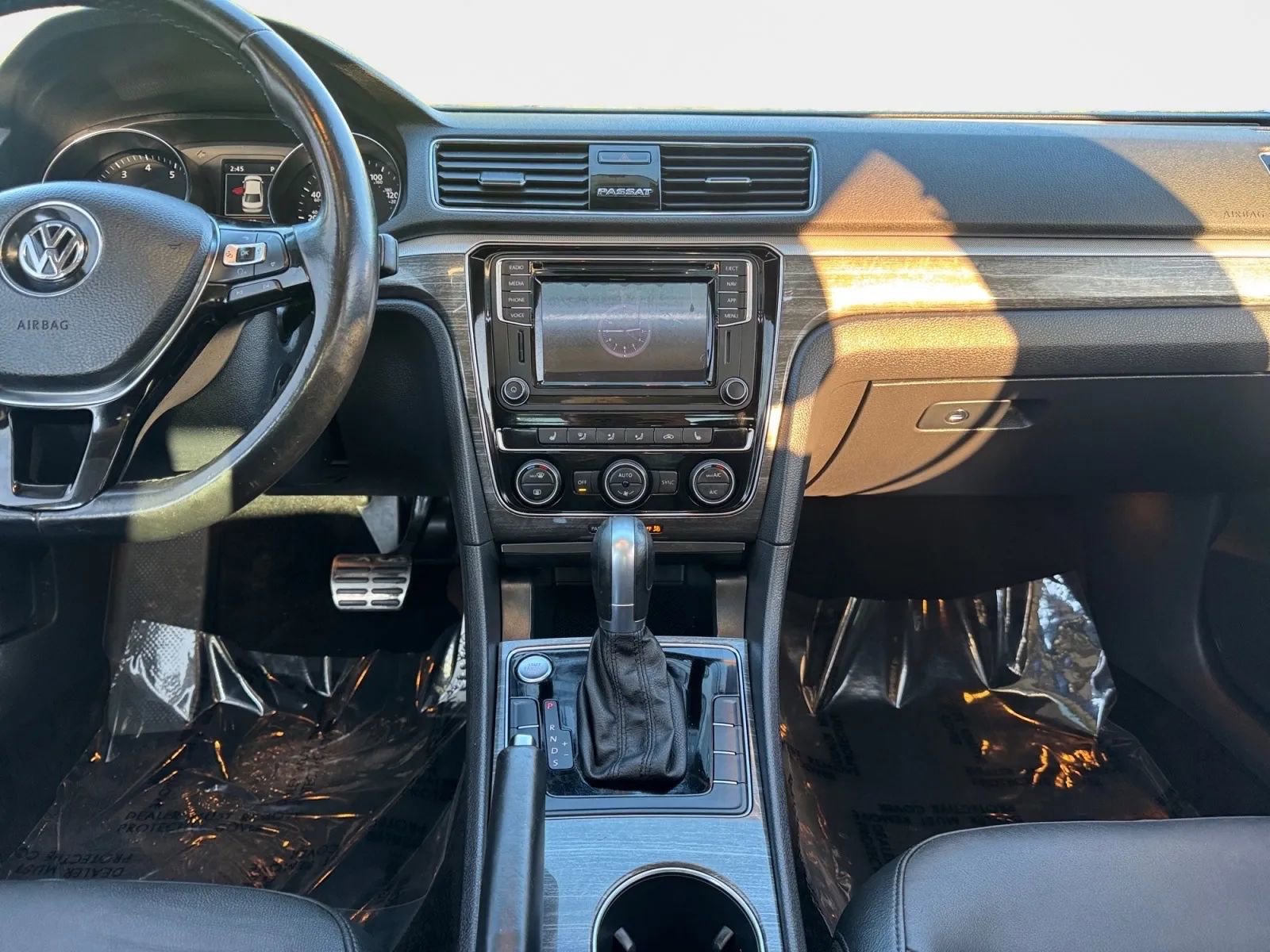 Used 2018 Volkswagen Passat 2.0T SEL Premium image 14