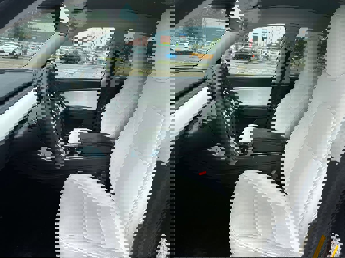 Used 2020 Tesla Model Y Long Range image 10