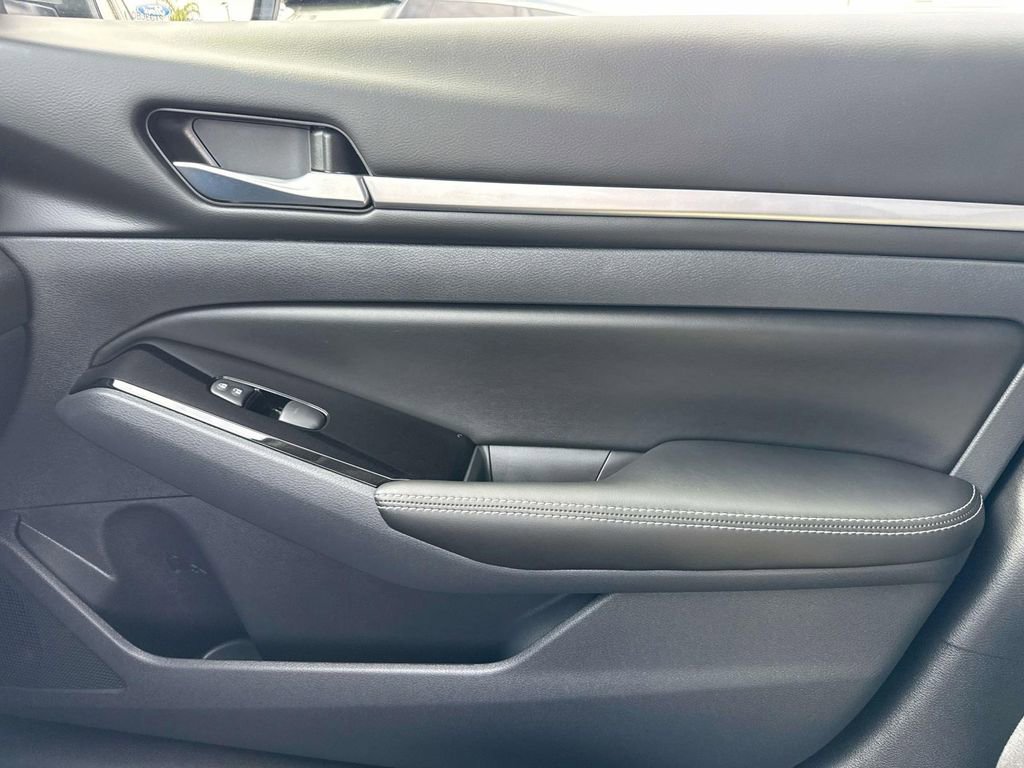 Used 2023 Nissan Altima 2.5 SV image 29